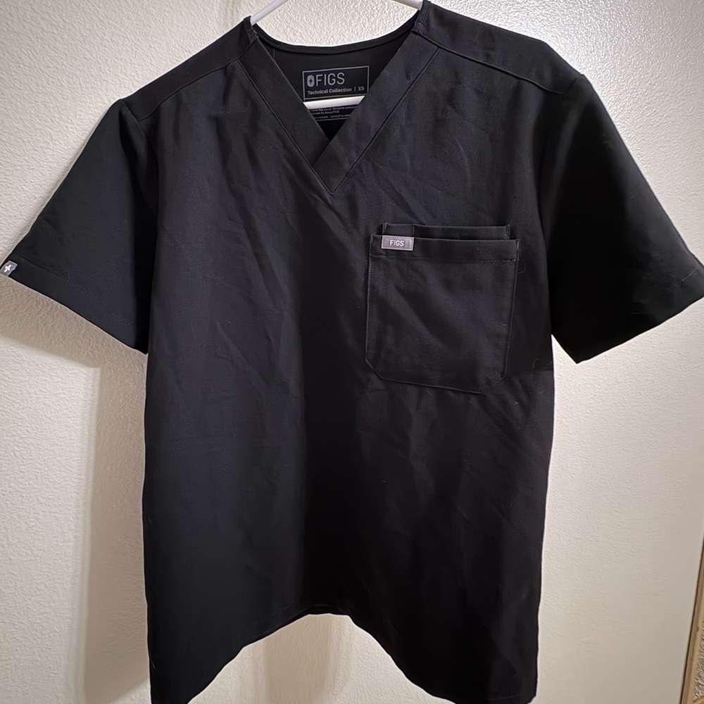FIGS black scrub top